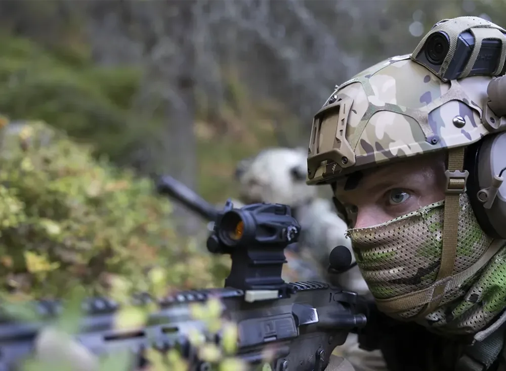 NFM Group. Perfekcja, jakość i multifunkcjonalność dla służb mundurowych 3 nfm hjelm combat helmet soldier shooting forest