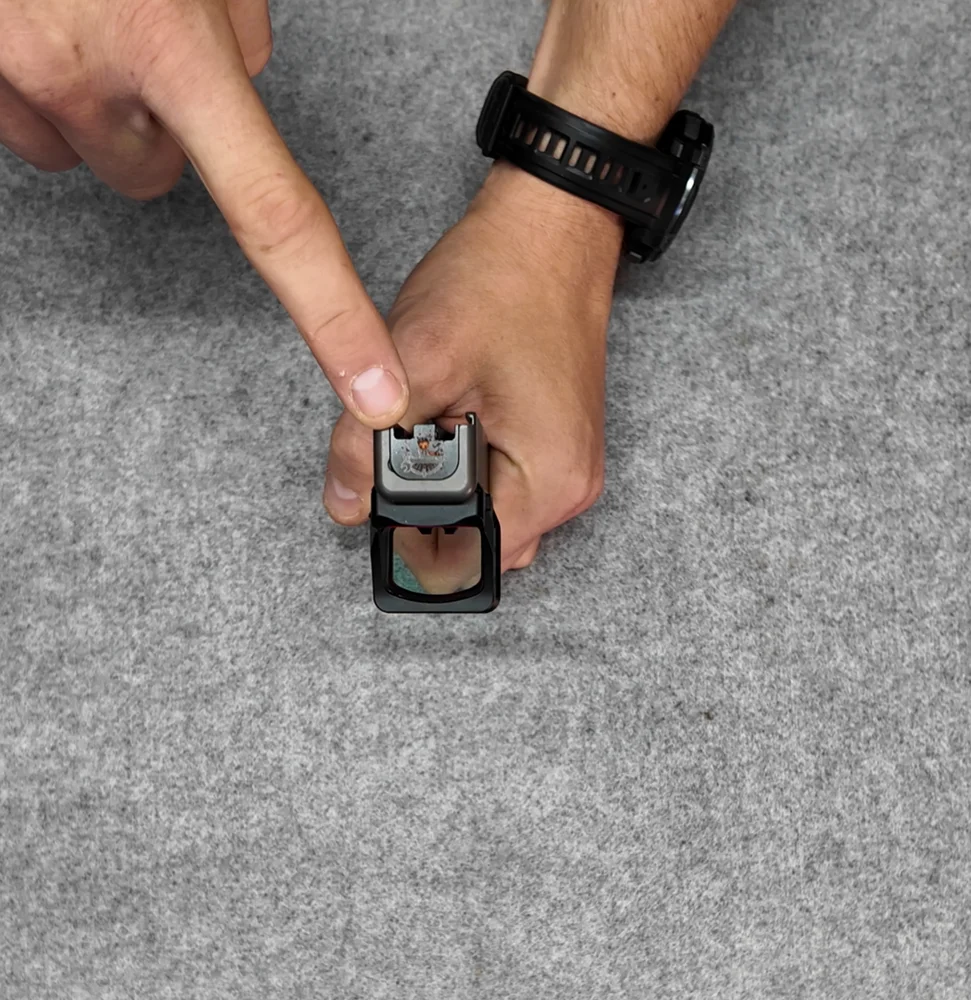 Jak wymienić sprężyny w Glocku Gen 1–3? Poradnik na przykładzie Glocka Gen 3 5 Płytka oporowa w tylnej części zamka